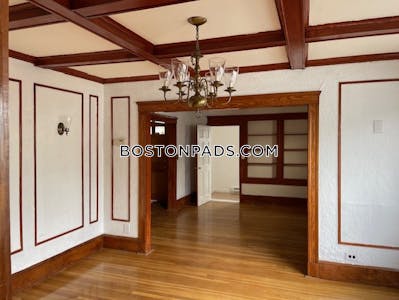 Medford 2.5 Beds 2 Baths  Tufts - $3,100 No Fee